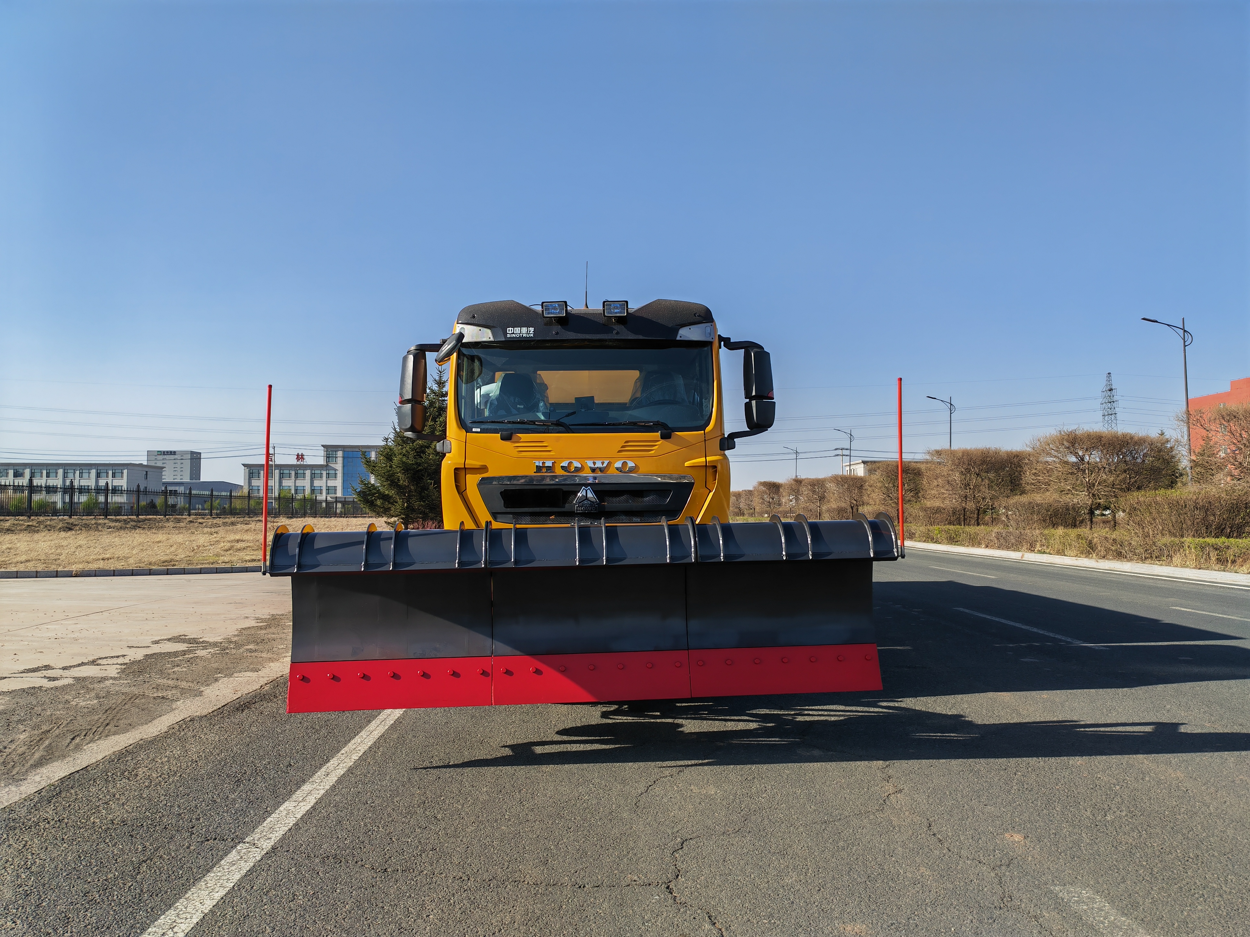 BLD5254TCXZZ6型（25吨）多功能除冰除雪车(图1)