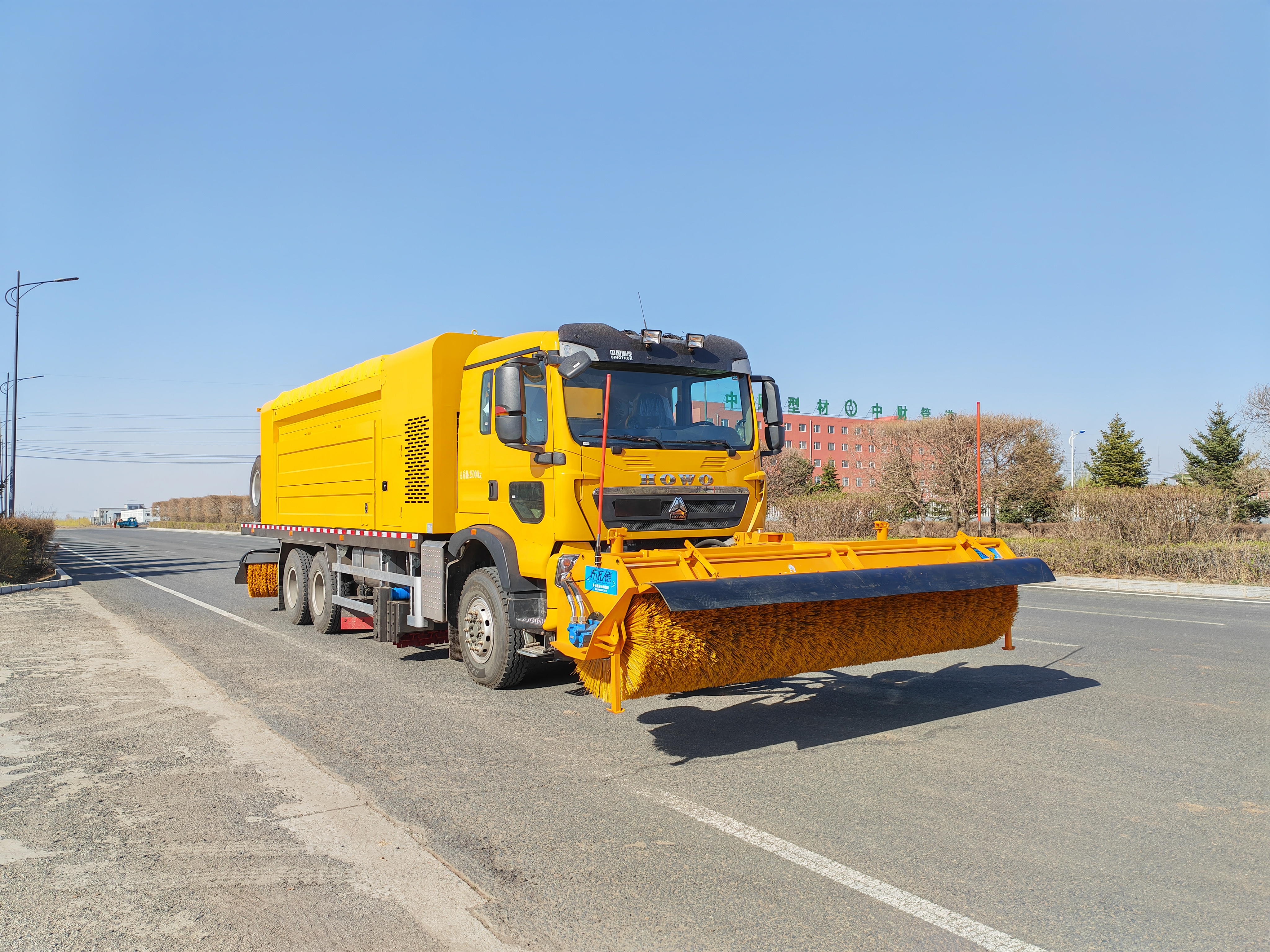 BLD5254TCXZZ6型（25吨）多功能除冰除雪车(图4)
