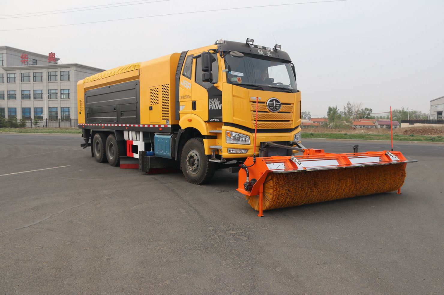 BLD5251TCXCA6（25吨）多功能除冰除雪车(图1)