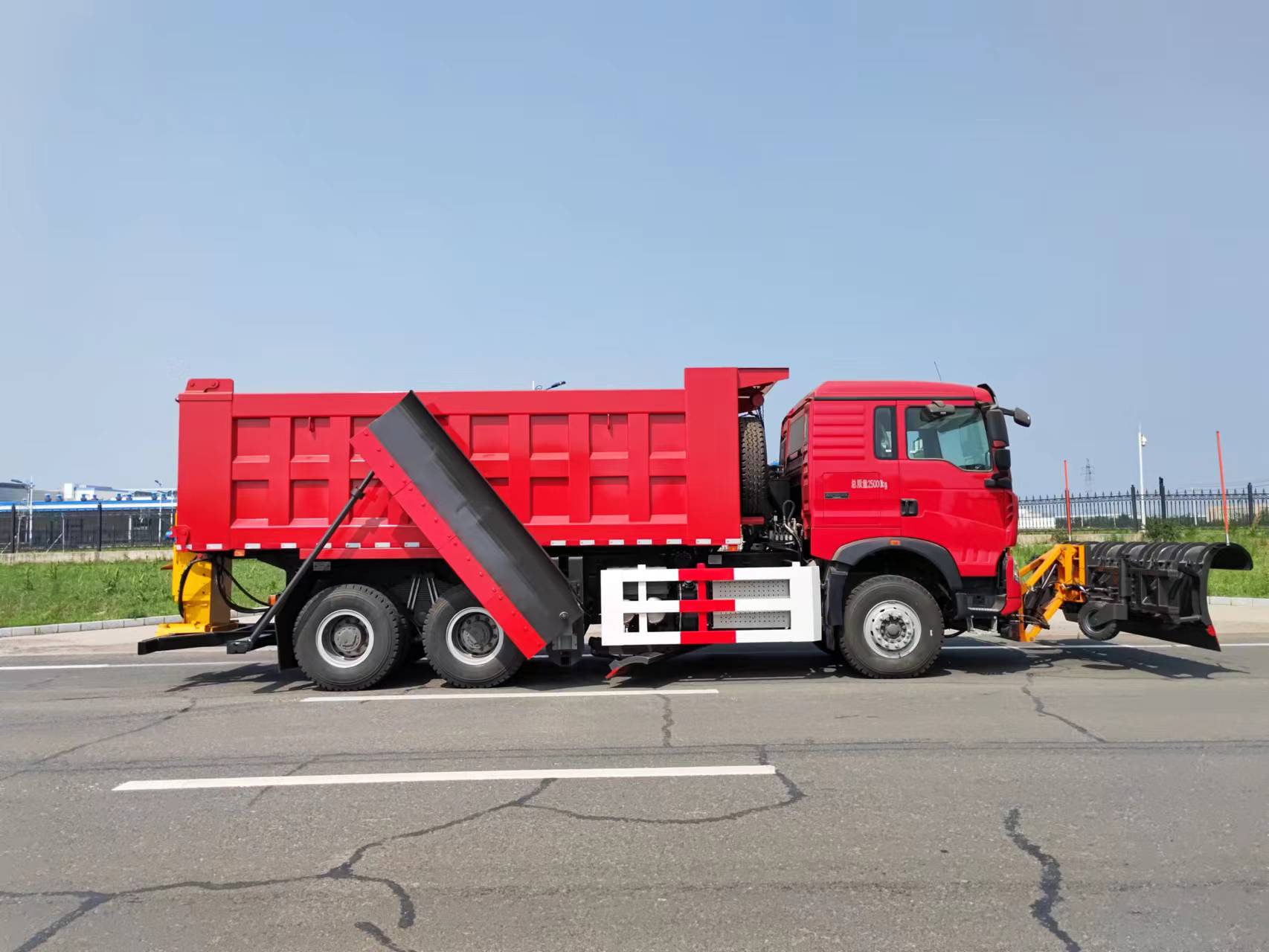 BLD5252TCXZZ6型（25吨）综合除雪车(图6)