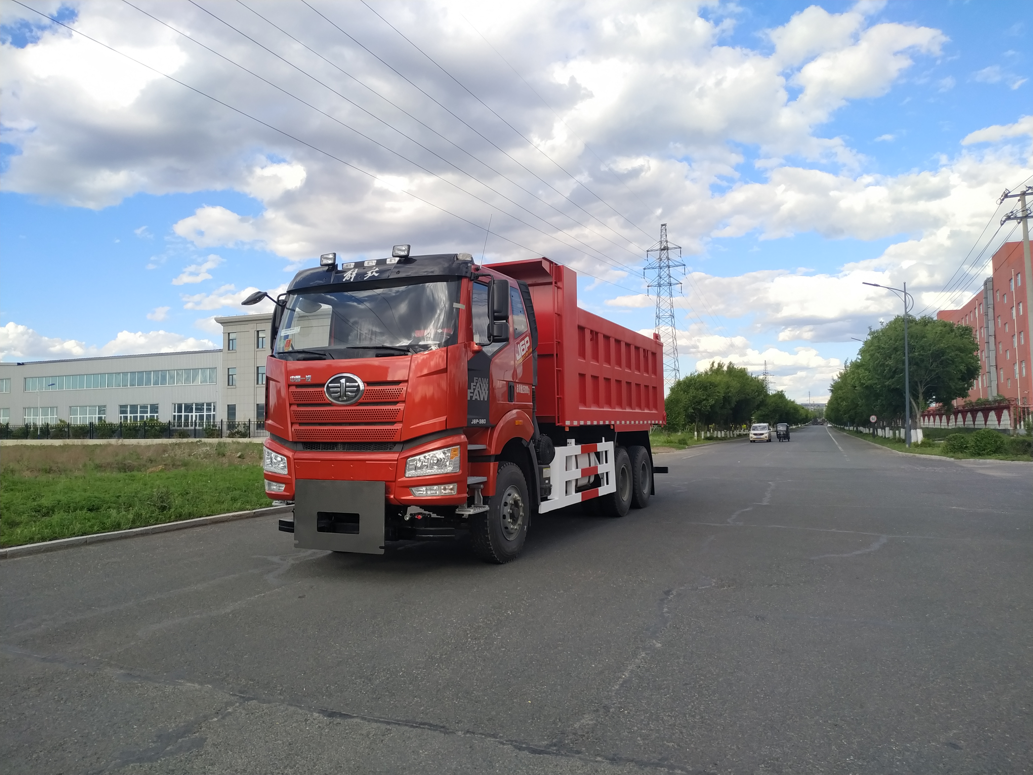 BLD5250TCXCA6型（25吨）综合除雪车(图1)