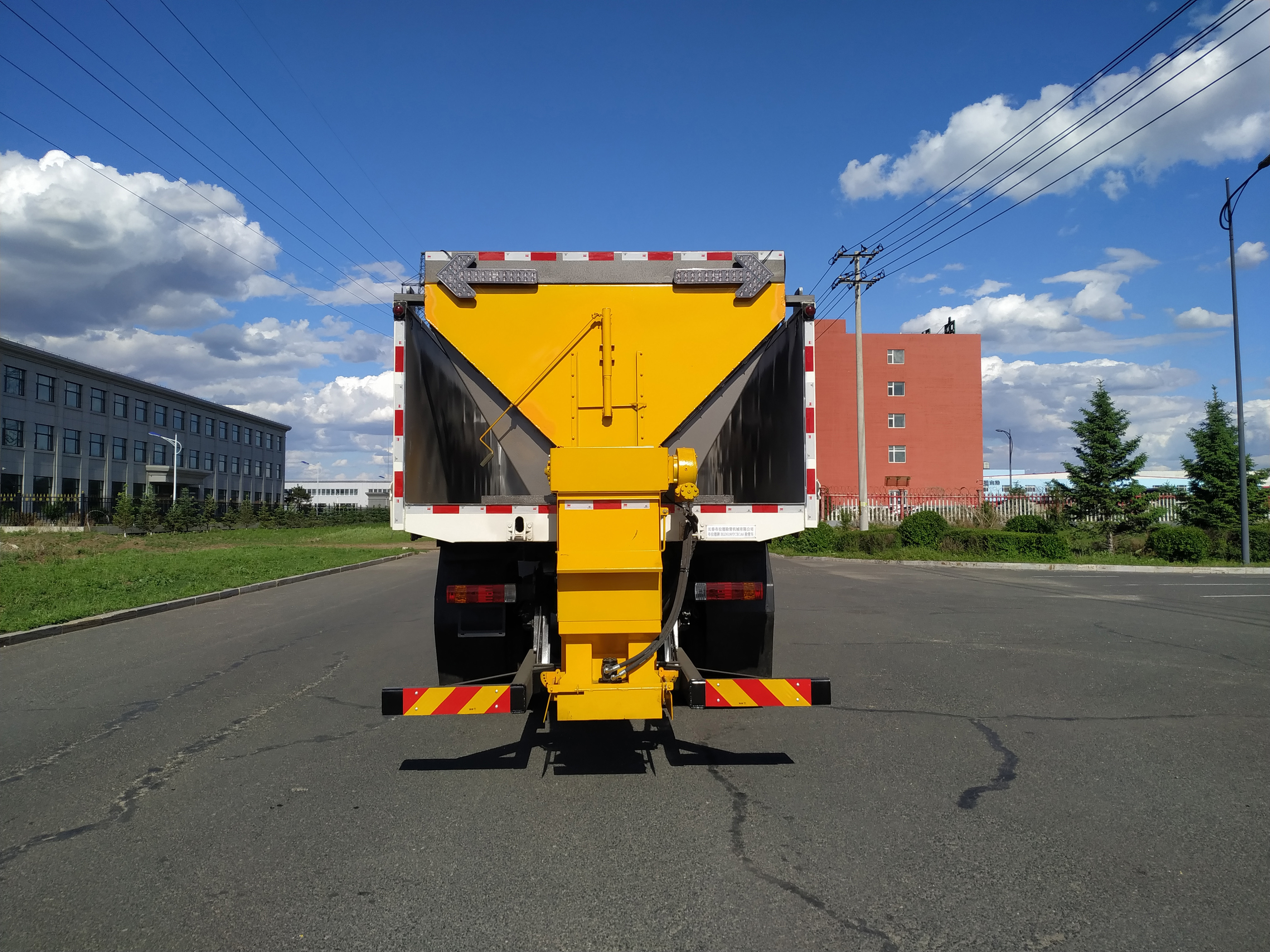 BLD5180TCXCA6型（18吨）综合除雪车(图3)